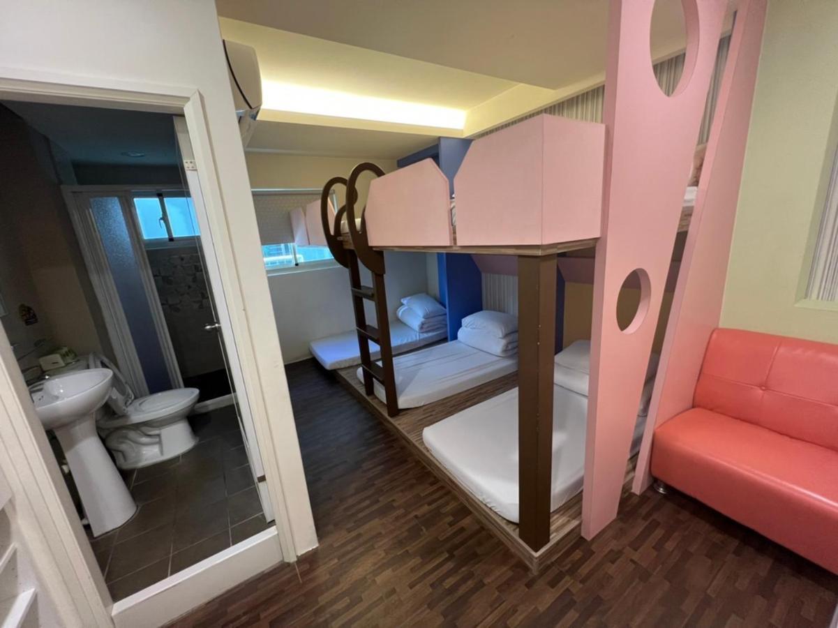 Apartament 逢甲柏斯青年旅棧 Taizhong Zewnętrze zdjęcie