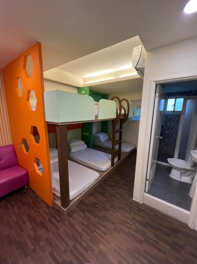 Apartament 逢甲柏斯青年旅棧 Taizhong Zewnętrze zdjęcie