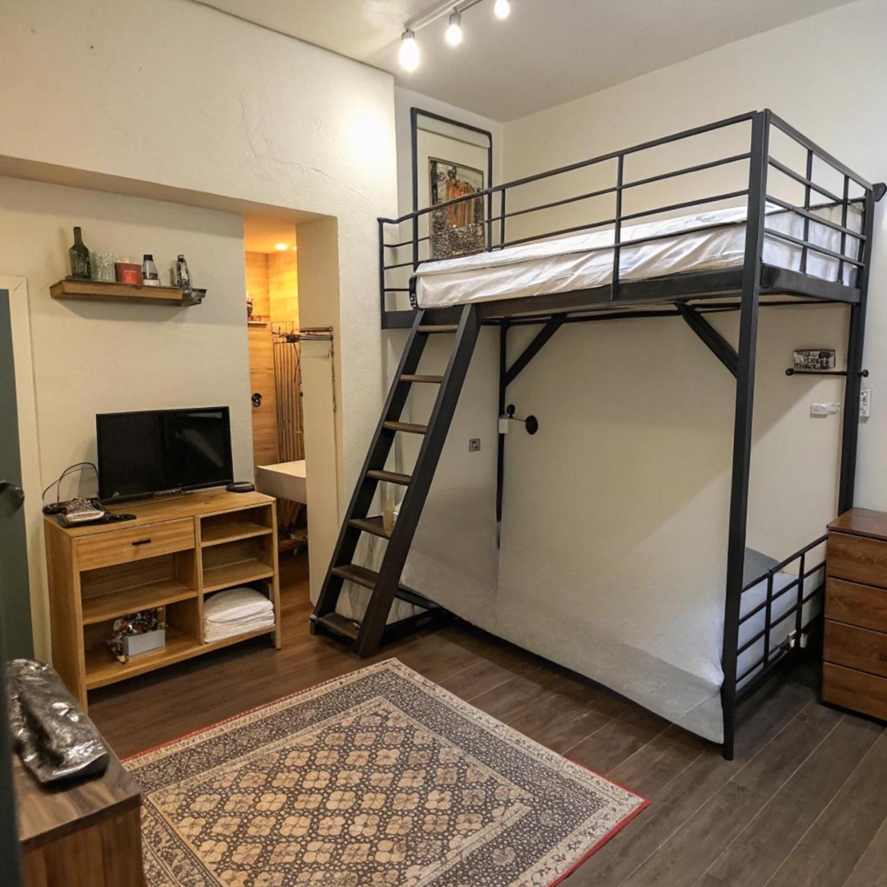 Apartament 逢甲柏斯青年旅棧 Taizhong Zewnętrze zdjęcie