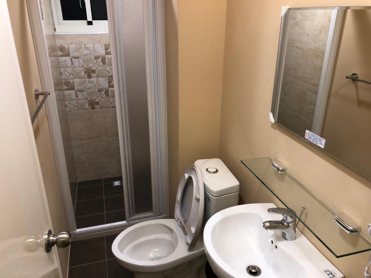 Apartament 逢甲柏斯青年旅棧 Taizhong Zewnętrze zdjęcie
